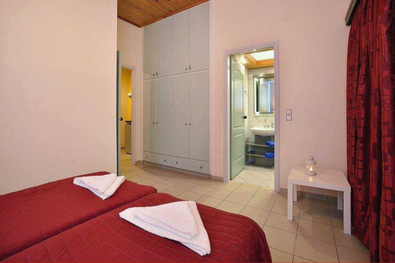 Hotel Mythos- Platanias- -apts Platanias (Crete)