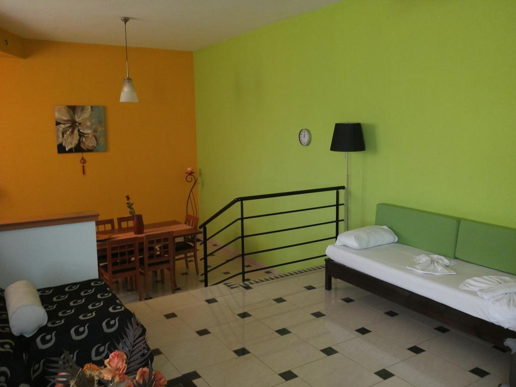 Mythos- Platanias- -apts Platanias (Crete)